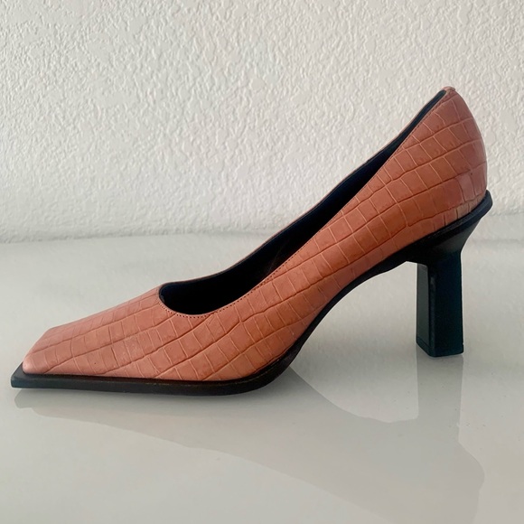 NEW STUDIO POLLINI Rare Embossed Leather Croc Pump 37 1/2 EU - Picture 4 of 12